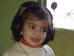 Melissa Krug da Silva envia a foto da afilhada Isabela Krug ouvindo reggae. Ela tem 2 anos e nasceu no dia 5 de junho de 2007.