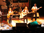 A banda vencedora da noite Luana Pacheco E Banda fica completa com Tamiris Duarte (baixo), Tiaguinho Esteves (percussionista e baterista) e Davi Moreira (violo e guitarra).