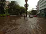 A chuva forte causou estragos na avenida Getlio Vargas