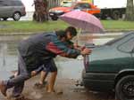 Na manh de sexta-feira a chuva forte causou alagamentos em diversos pontos da capital, como registrou o leitor Mauricio Bastos