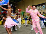 Primeiro casal de mestre-sala e porta-bandeira da escola de samba da Vila Mapa, Cinthia Machado e Carlos Mandaletti.