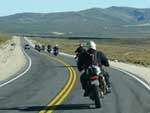 Os aventureiros embarcaram as motos em um caminho at Rio Gallegos, um pequeno povoado no extremo Sul argentino.