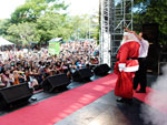 Gugu Streit e o Papai Noel na festa da Rdio Farroupilha