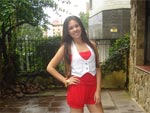 Bianca Nascimento, 14 anos, Colgio Dom Bosco usou um colete branco de jeans e um macaco de tecido vermelho. O sapato de salto alto nas cores branco, vermelho e azul deixou o look perfeito para a noite.