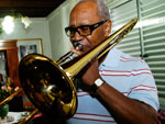 Laci do Trombone, 76 anos, fez fama na gafieira Baita Cara.