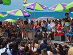 Nx Zero se apresentando no MTV na praia