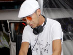 DJ Tio, do projeto Takombinado Imaginarium, tocou muito pop e funk