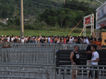 T vendo aquela aglomaraozinha ali?  o comecinho da fila pra entrar no Parque Planeta. Mas assim, s o comecinho!