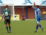 Leonardo comemora o seu quarto gol no campeonato