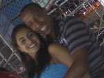 Vanessa da Silva est na foto com o noivo Luciano, 23 anos, no Carnaval 2010.