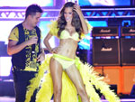 Izabel Goulart danando ao som de Flausino