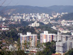 Centro de Blumenau visto da Rua Corips