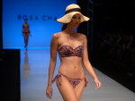 Os ns entram no lugar dos laos para a moda beachwear.