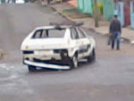 Waldenyr Lemos reclama que um veculo abandonado na Praa Rubem Medeiros, na Vila Santa Rosa. Certo dia, o carro amanheceu no meio de um cruzamento.