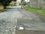  Jos Martins reclama que h 5 anos o asfalto da Rua do Carmo, no Bairro Vicentina, em So Leopoldo, foi retirado para uma obra. At hoje a prefeitura no recolocou a cobertura.