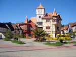 Arquitetura do Parque Vila Germnica que preserva a ideia da cultura europia.