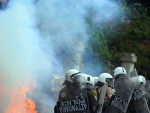 Greve paralisa Grcia e prdios so incendiados  Pelo menos trs pessoas morreram em incndio em agncia bancria de Atenas