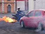 Espetculo mostra perseguio entre carros e motos em alta velocidade