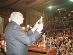 Autor portugus visitou Porto Alegre algumas vezes. Na foto, ele discursava durante homenagem no Salo de Atos da UFRGS em 1999