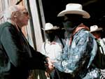 Engajado politicamente, o escritor visitou o comandante do Exrcito Zapatista de Libertao Nacional, David, no Mxico, em 1999