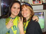 Patrcia e Karina cheias de cores nas unhas pelo Brasil