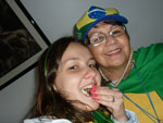 Thais e sua me, Leci, se jogando no balde de pipoca! 