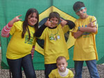 Carolina , Matheus, Alison e Julia fazendo pose de malvades. Ai que medo!