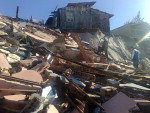 Ressaca causa destruio e compromete casas na Praia do Campeche, em Florianpolis