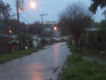 Cludia Boff mostra o estado da Rua do Lago, na Vila Santa Ceclia, em Viamo, aps as chuvas