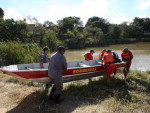 Policiais e equipes do Corpo de Bombeiros fizeram buscas pelo corpo de Eliza na Lagoa Suja, na regio metropolitana de Belo Horizonte