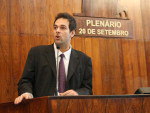 Deputado Estadual Mano Changes na tribuna da Assembleia Legislativa