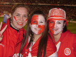 Andrea Carvalho, Cristiane Braun e Adriana Braun, no Beira-Rio, na final da Libertadores 2010 