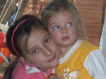 As irms Maria Eduarda e Jlia brincando!!