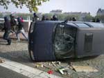 Manifestao causou a destruio de veculos em Lyon