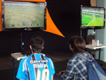 Galera curtindo os games no lounge...