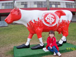 Gabriela Camini na Cow Parade, em Porto Alegre