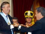 Nstor Kirchner  empossado presidente da Argentina 