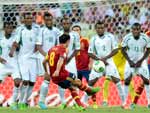 A Espanha venceu a Nig�ria por 3 a 0 em Fortaleza e garantiu o primeiro lugar do Grupo B