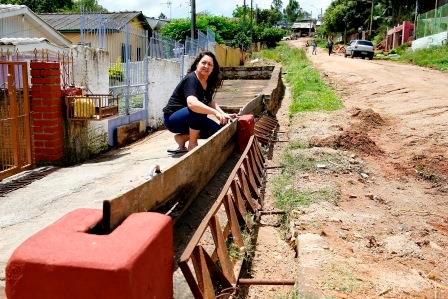 Moradores de Porto Alegre, Viamão e Alvorada relatam como é conviver com a  buraqueira