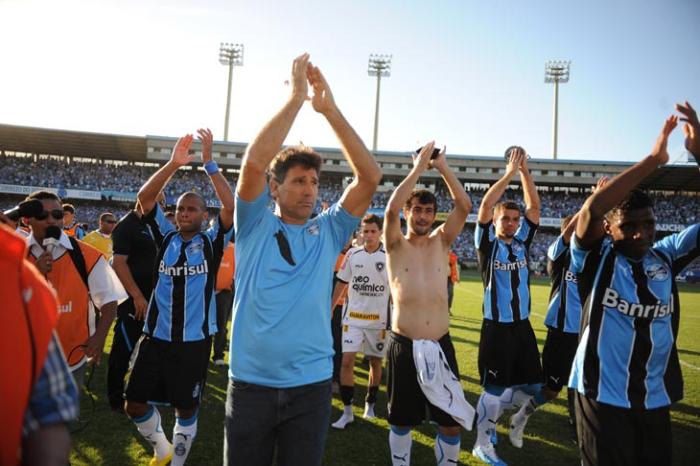 Grêmio goleia Botafogo, termina Brasileirão em quarto e agora seca o Goiás